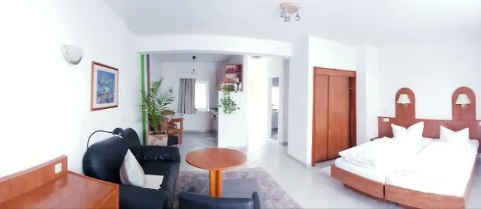 Urlaubspension 'hohes Rott' Und Apartmenthaus Konukevi Heiligenstadt